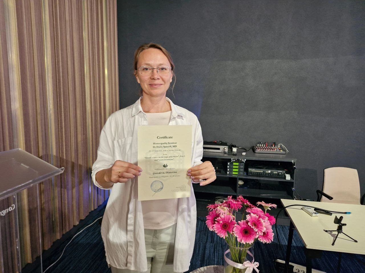Екатерина Гвоздева с сертификатом семинара