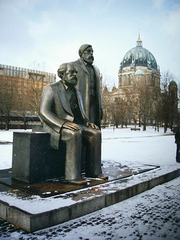 Карл Маркс и Фридрих Энгельс, памятник в Берлине
