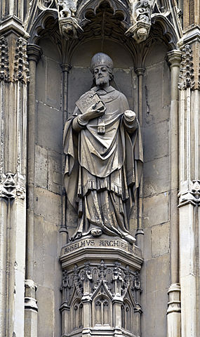 Ансельм архиепископ Кентерберийский, статуя у юго-западного портала Кентерберийского собора