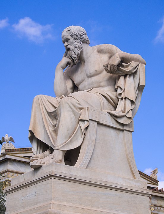статуя Сократа около Академии наук в Афинах, скульптор Леонидас Дросис
