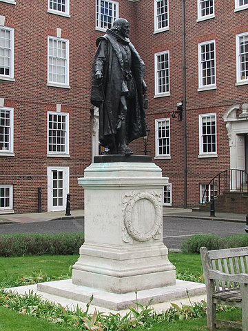 памятник Фрэнсису Бэкону, Грейс-Инн, Южный сквер, Англия