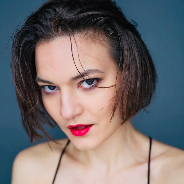Виолетта — ученица Фундамента Джйотиш