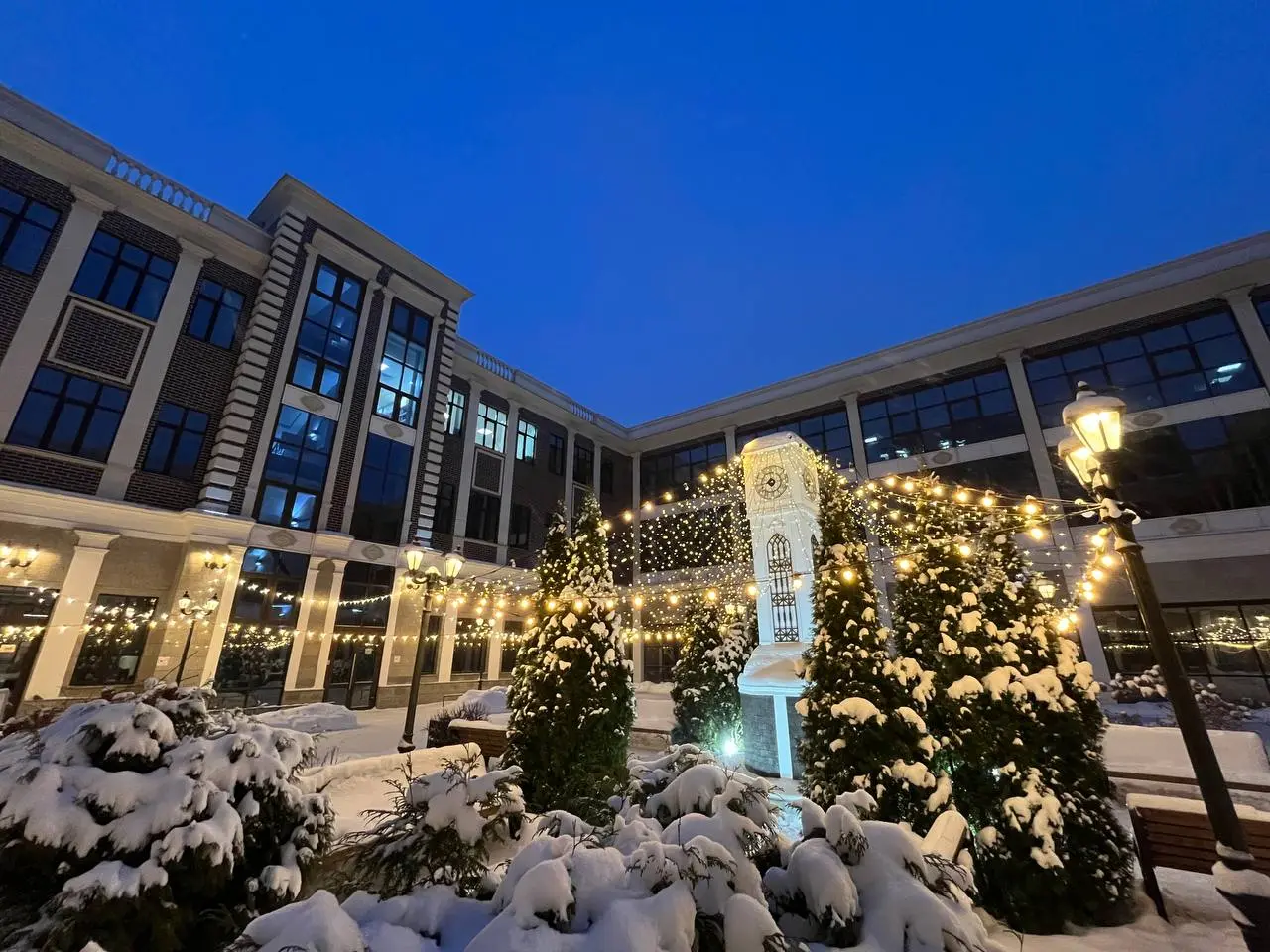 Уютный двор нашего бизнес-центра