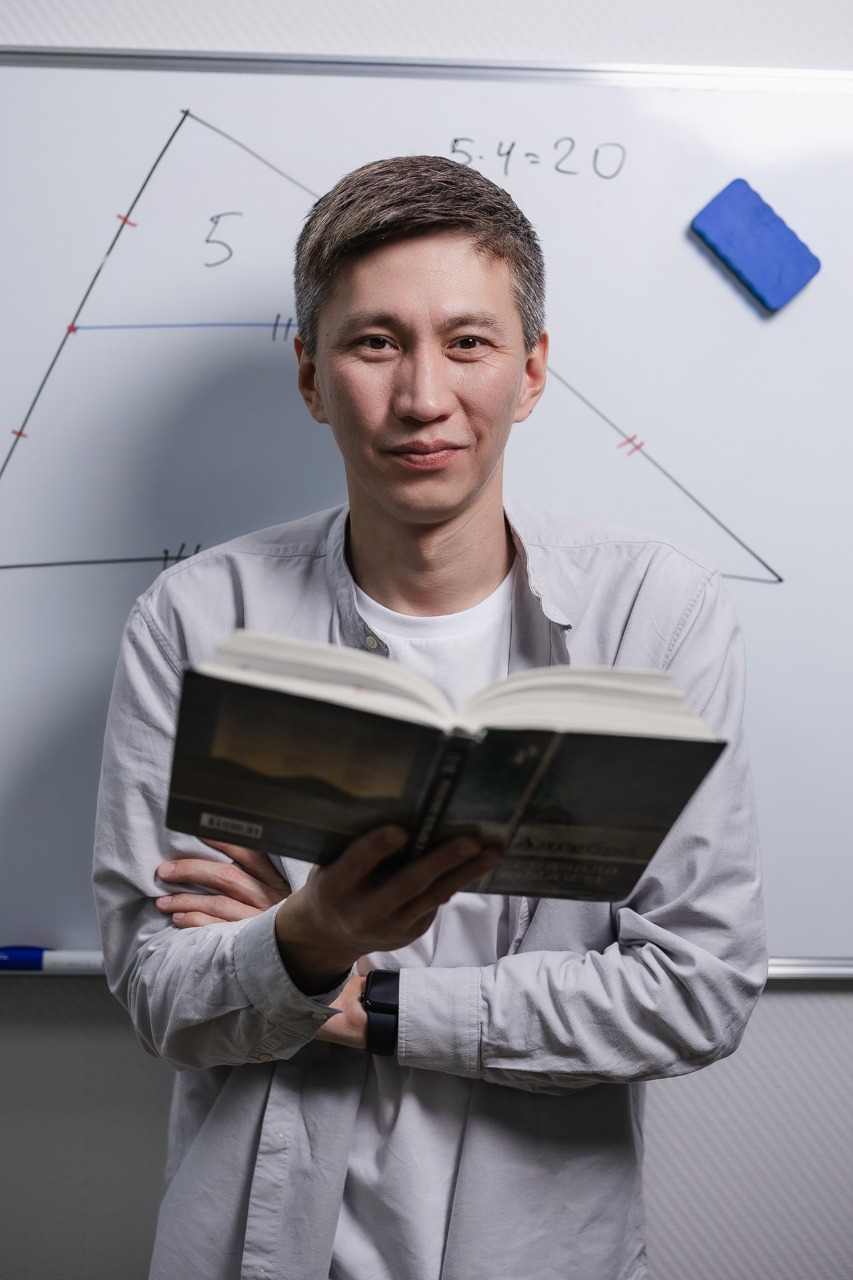 Артур Нигметов — преподаватель математики