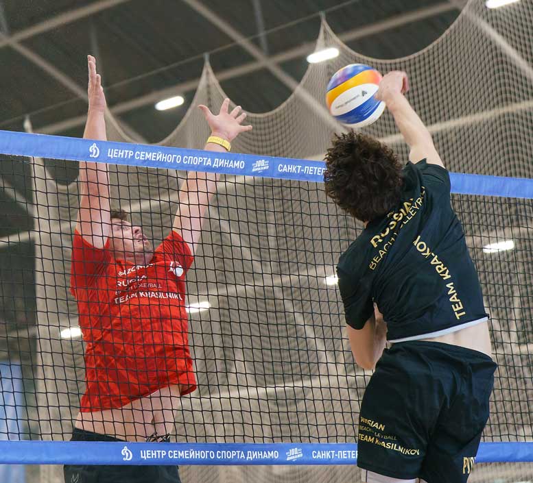 Команда на песке