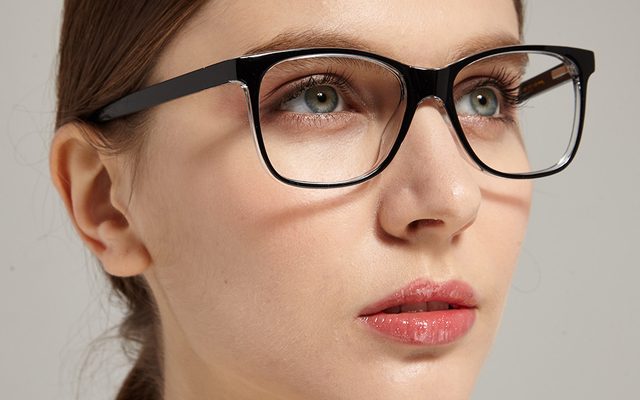 Frau mit Brille