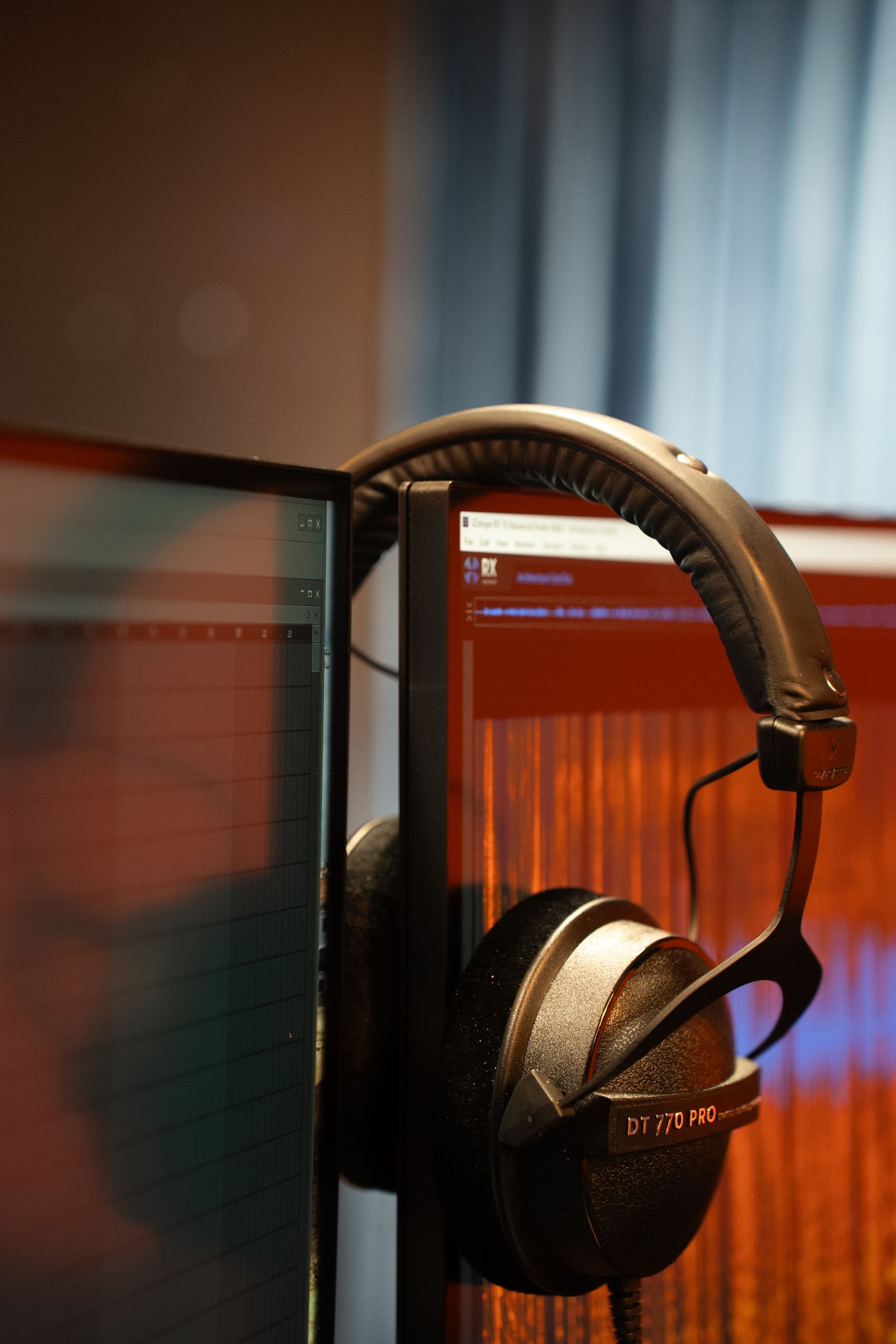 Студийные наушники